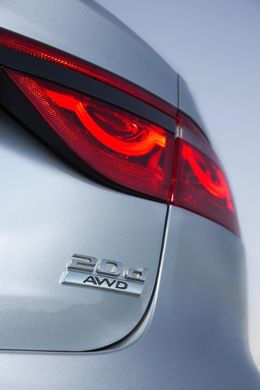 Детали экстерьера Jaguar XF R-Sport AWD 2016 года  (фото 1 из 21)